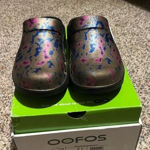 Oofos Clogs LTD Kaleidoscope.